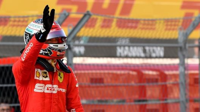 Leclerc festeggia la quarta pole di fila con la Ferrari. Afp