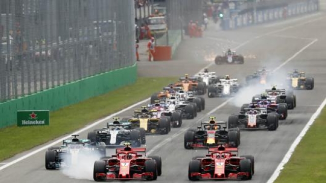 Kimi Raikkonen e Sebastian Vettel al via del GP del 2018. Ap
