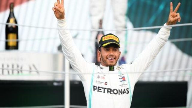Lewis Hamilton festeggia il successo in Messico. Getty
