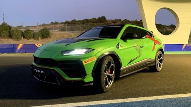 Lamborghini Urus ST-X: Suv da competizione