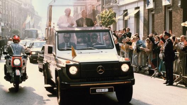 La Papamobile con Giovanni Paolo II