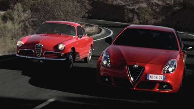 Lo spot Alfa Romeo con la Giulietta Sprint 2015 accanto al modello degli anni Cinquanta