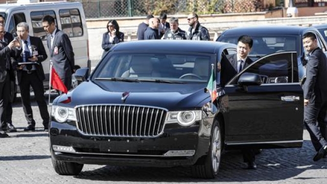Una delle due Hongqi N501 del presidente Xi Jinping arrivate a Roma per l'incontro tra il Presidente cinese e Sergio Mattarella