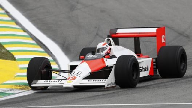 Anche Martin Brundle sulla monoposto di Senna all’Autodromo José Carlos Pace