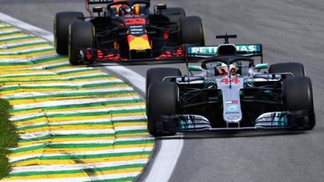 Lewis Hamilton davanti a Verstappen nel 2018