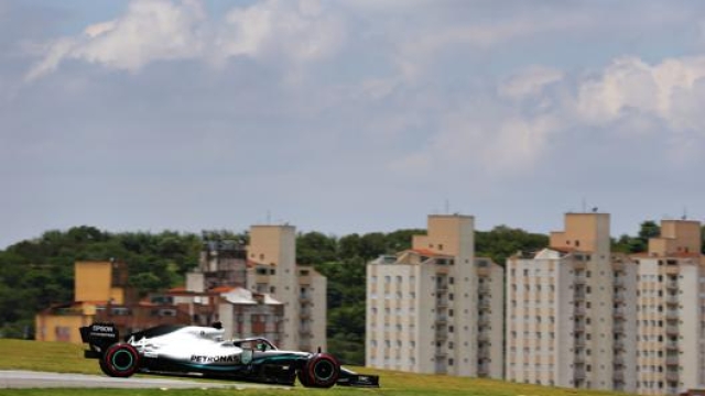 Hamilton in pista a Interlagos. Getty