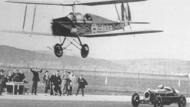 Nuvolari perse la sfida con il biplano Caproni, ma cinquant’anni dopo Villeneuve l’avrebbe “vendicato”