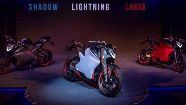 In India la F77 è proposta in tre versioni: Lightning, Shadow e Laser
