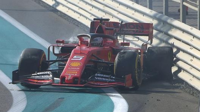 La Ferrari di Vettel contro le barriere ad Abu Dhabi