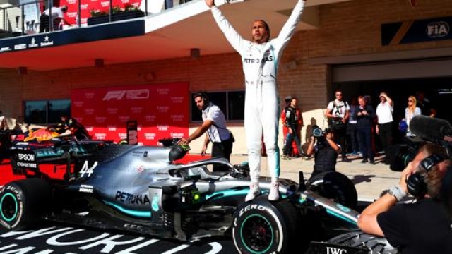 Lewis Hamilton festeggia il 6° mondiale ad Austin. Afp
