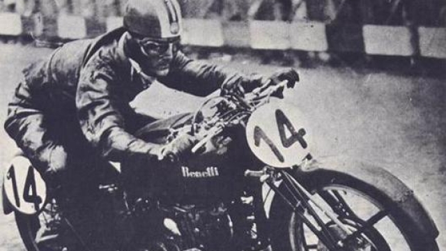 1950: il secondo campione del Mondo della 250 Dario Ambrosini sulla Benelli. Quando l’Italia motociclistica si divideva fra GUZZISTI e BENELLISTI