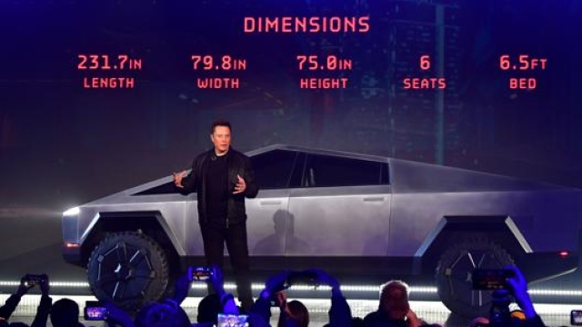 Elon Musk, amministratore delegato di Tesla, racconta il Cybertruck. Afp
