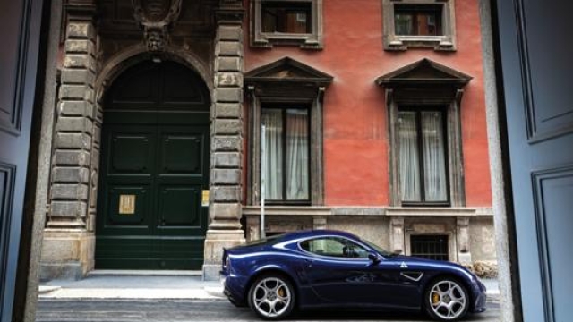 L'Alfa Romeo 8C Competizione "Blu Notturno": prodotti solo 1000 modelli, 500 coupé, 500 spider