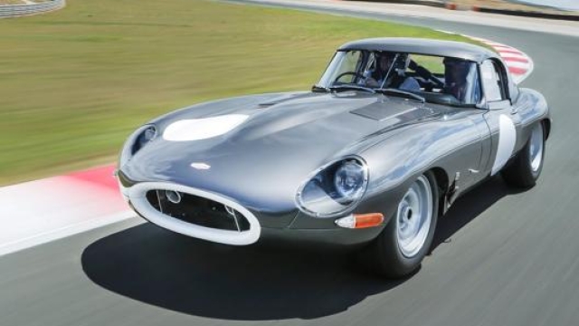 La Jaguar E-Type Lightweight: oltre un milione di euro, ma un modello artigianale dal valore inestimabile