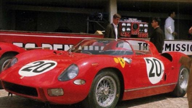 Una Ferrari 275 P, grande protagonista dell’epopea della serie P