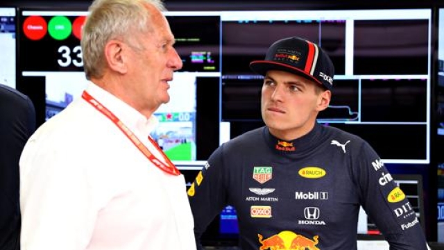 Il consulente Red Bull Helmut Marko (a sinistra) insieme a Max Verstappen prima del GP del Messico. Getty