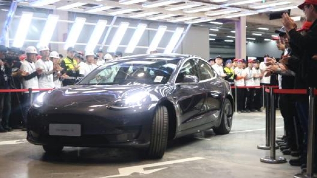 Una delle prime Tesla Model 3 prodotte a Shanghai