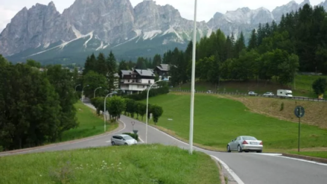 La variante di Cortina d'Ampezzo bypass dal 2020 come succederà per Tai, Valle e San Vito (foto Corriere delle Alpi)
