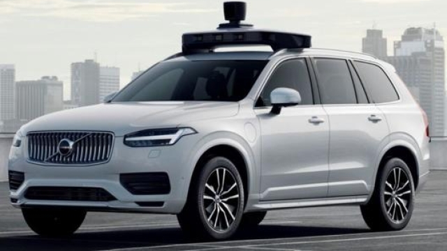 Il Suv Volvo XC90 equipaggiato con le ultime tecnologie di guida autonoma sviluppate da Uber