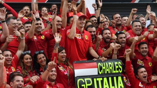 La festa Ferrari per la vittoria di Charles Leclerc (al centro) a Monza. Ansa