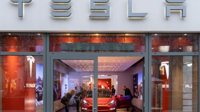 Un concessionario Tesla a Berlino. Epa