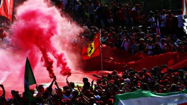 L’entuasiasmo dei tifosi Ferrari lo scorso 8 settembre per la vittoria di Leclerc a Monza