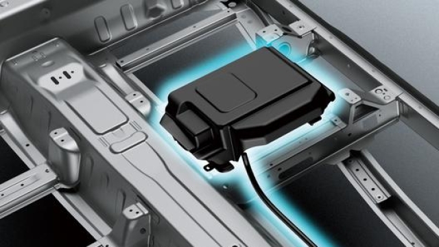 La vera novità di questa nuova Suzuki Ignis Hybrid è il sistema ibrido, anzi l’Integrated Starter Generator,  un dispositivo elettronico che fa da motorino d’avviamento, da alternatore e da motore elettrico supplementare
