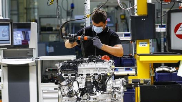 Mercedes potrebbe tagliare oltre 15 mila posti di lavoro