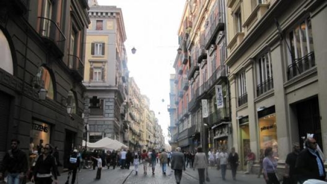 Da ZTL ad aree pedonali dalla sera all’alba: dal 6 giugno a Napoli accadrà in tre zone del centro