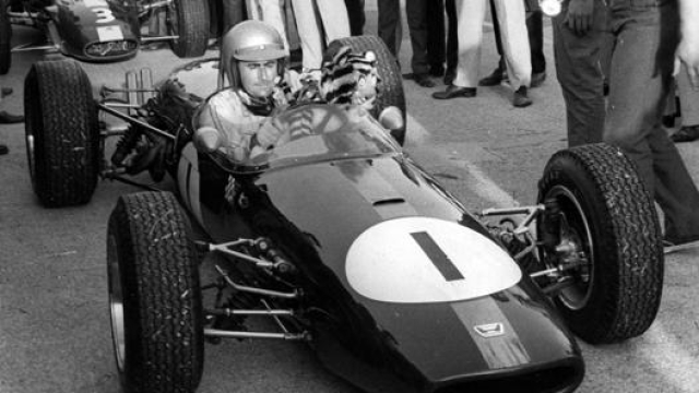 Jack Brabham sulla Brabham BT19 con cui vinse il titolo nel 1966. Afp