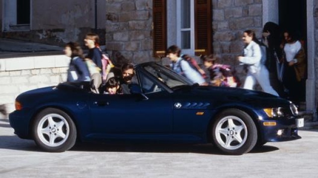 La BMW Z3 del 1995 con motore anteriore e trazione posteriore