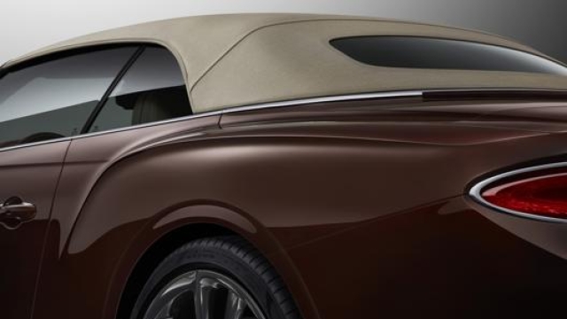 Chi si vuole assicurare una Continental GT può scegliere tra sette colori diversi del tetto esterno