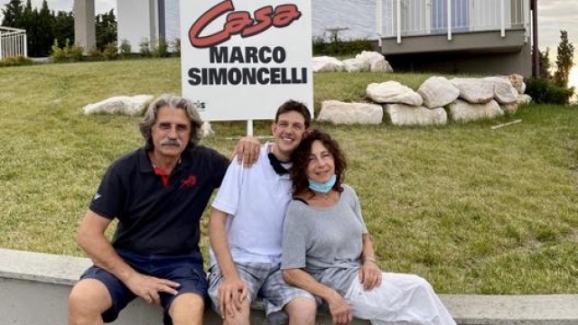 Paolo e Rossella  con uno degli ospiti della Casa Marco Simoncelli