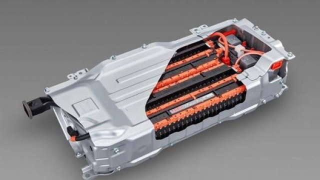 Le batterie destinate alle auto ibride possono costare anche settemila euro