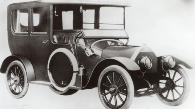 La Mitsubishi Model A, prima vettura di serie prodotta dalla Casa giapponese, nel 1917