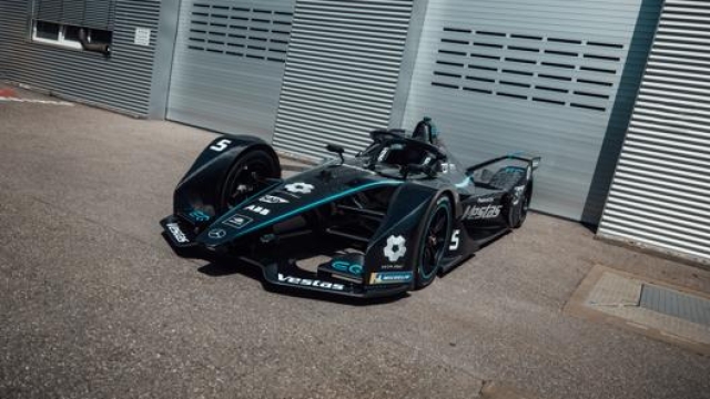 La nuova livrea della Mercedes EQ Silver Arrow 01 di Formula E