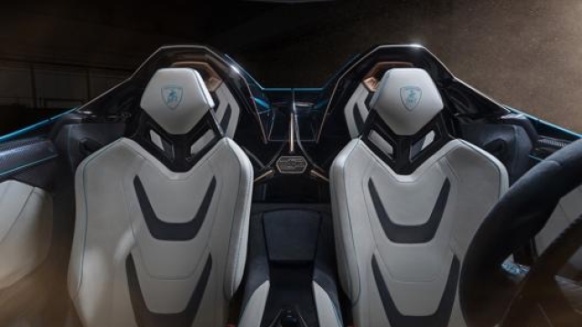 I sedili sportivi della Sián Roadster combinano i colori bianco, blu glauco e oro electrum
