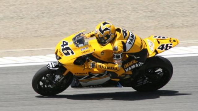 Valentino Rossi in sella alla M1 giallo-nera: è il GP degli Usa 2005