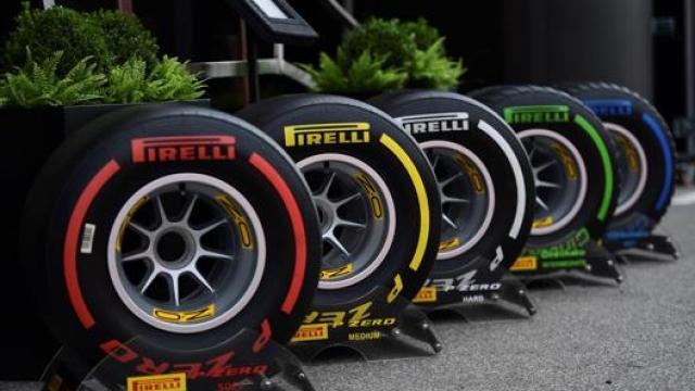 Le Pirelli da F.1: rosso indica la mescola più morbida, la gialla media, la bianca dura. Verde e bu per i pneumatici da bagnato AFP
