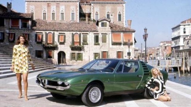 Il lancio pubblicitario a Venezia con due modelle griffate Fendi nel giugno 1970