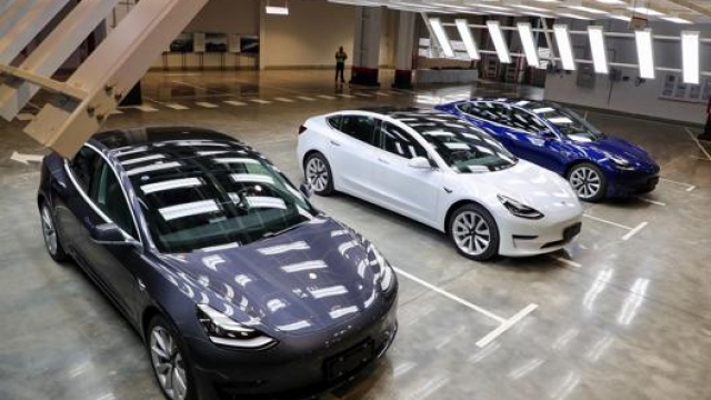 Tesla Model 3 prodotte nella Gigafactory di Shanghai. Afp