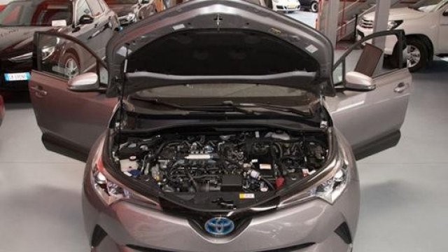 Il vano motore della Toyota C-HR 1.8 Hybrid convertita a metano