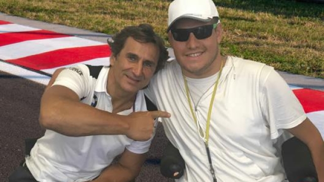 Mattia Ziletti (qui accanto ad Alex Zanardi) ha esordito quest’anno nella Coppa Italia Turismo su un’Alfa 147 della Scuderia del Portello