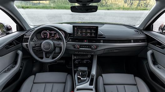 Interni eleganti e tecnologici per la nuova gamma Audi A4
