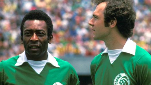 Pelé e Beckenbauer con la maglia dei Cosmos.