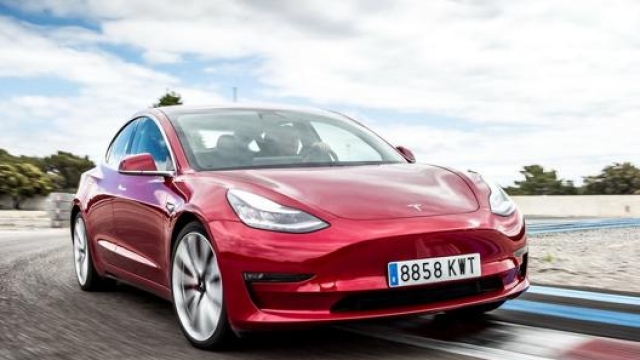 Il prezzo di listino della Tesla Model 3 parte da 50.480 euro