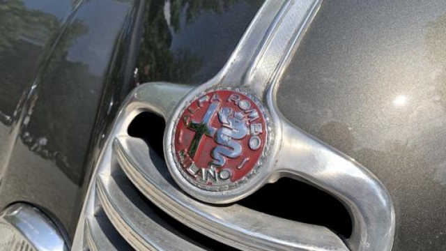 Il logo anni Quaranta dell’Alfa Romeo sulla 6C 2500 SS. Masperi