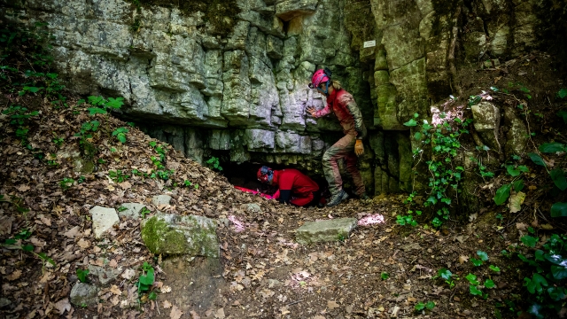 Tre le attività outdoor le esplorazioni in grotta con guide specializzate. @VisitSanMarino
