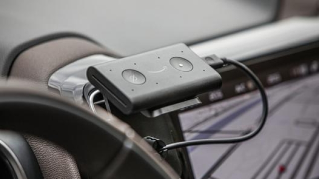 Amazon Echo Auto si comanda solo tramite voce o l’app dello smartphone