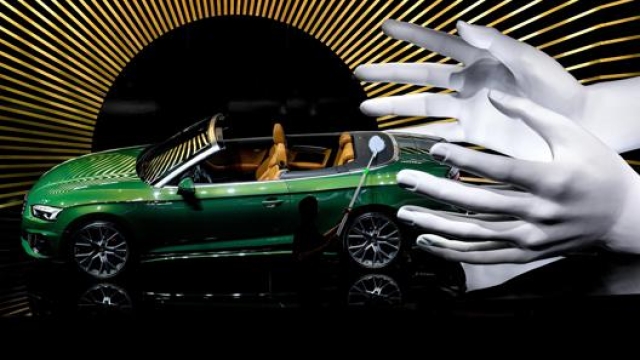 Un’installazione dell’Audi al salone di Francoforte per la sua A5 Cabriolet. Epa